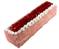 Özel Ambalajlı 4-6 Kişilik Çilekli Baton Yaş Pasta